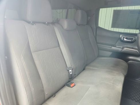 Used 2018 Toyota Tacoma TRD Sport image 38