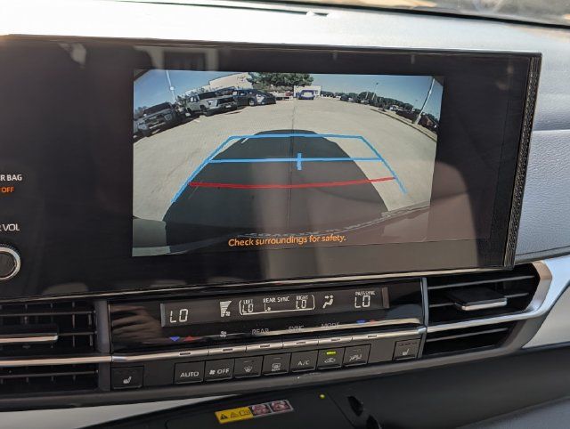 Used 2025 Toyota Sienna XLE FWD image 19