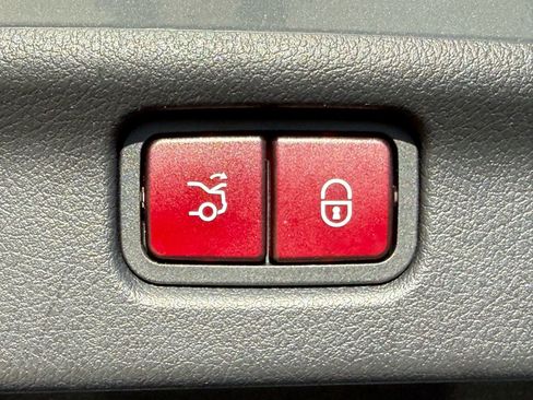 Used 2023 Mercedes-Benz C 300 Sedan image 17