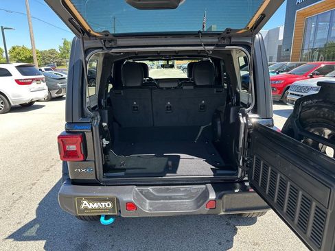 Used 2023 Jeep Wrangler Unlimited Sahara w/ Cold Weather Group AWD/4WD image 12
