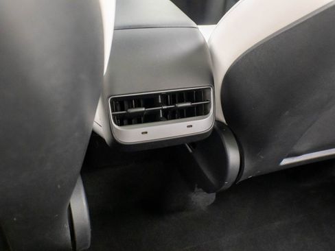 Used 2021 Tesla Model Y Long Range image 17