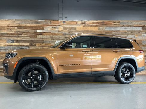 New 2026 Jeep Grand Cherokee L Limited AWD/4WD image 17
