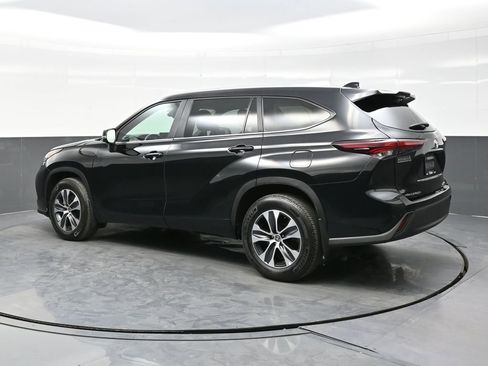 Used 2025 Toyota Highlander XLE AWD/4WD image 4