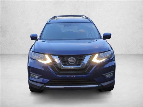 Used 2019 Nissan Rogue SV w/ Premium Package FWD image 2