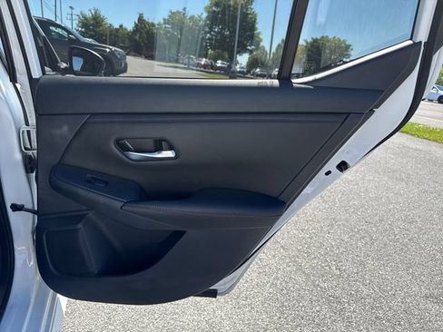Used 2022 Nissan Sentra SR w/ SR Premium Package FWD image 16