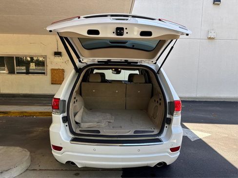 Used 2018 Jeep Grand Cherokee Overland image 13