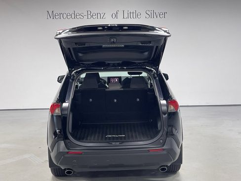 Used 2021 Toyota RAV4 XLE AWD/4WD image 5