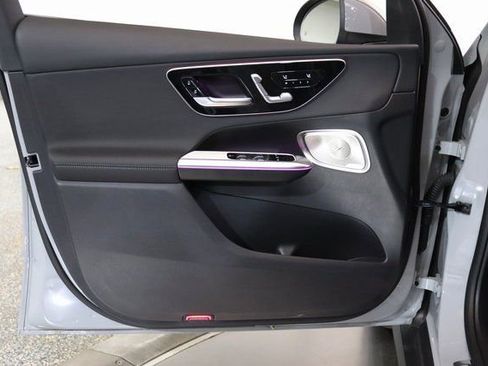 Used 2025 Mercedes-Benz GLC 300 4MATIC image 17