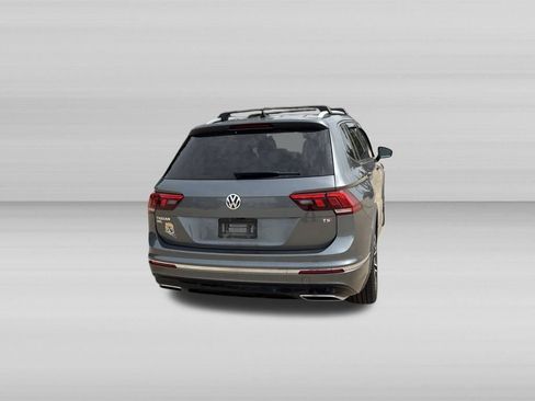 Used 2018 Volkswagen Tiguan SEL Premium w/ R-Line Package FWD image 5