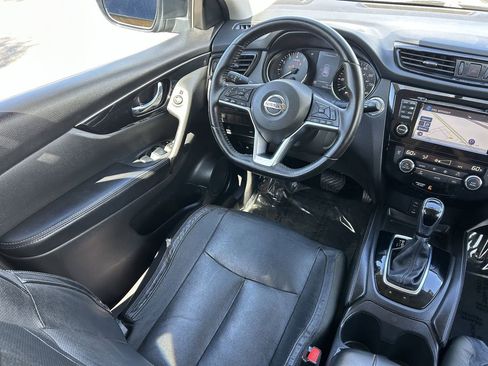 Certified 2017 Nissan Rogue Sport SL FWD image 16