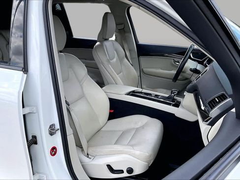 Used 2019 Volvo XC90 T6 Momentum w/ Advanced Package AWD/4WD image 9