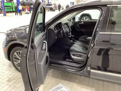 Used 2018 Volkswagen Tiguan SEL AWD/4WD image 10
