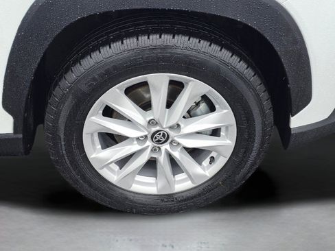 Used 2022 Toyota Corolla Cross LE AWD/4WD image 28