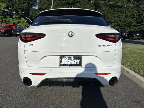 Used 2023 Alfa Romeo Stelvio Veloce AWD/4WD image 7