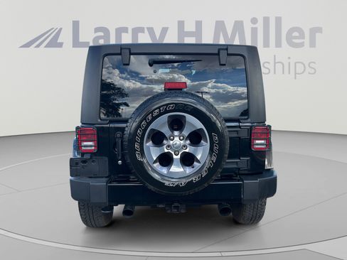 Used 2016 Jeep Wrangler Sahara w/ Connectivity Group AWD/4WD image 4