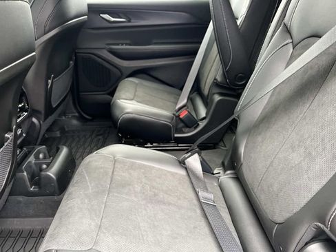 New 2025 Jeep Grand Cherokee L Laredo image 19
