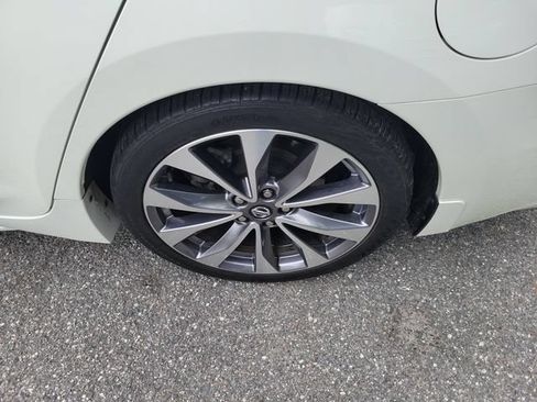 Used 2021 Nissan Maxima Platinum w/ Sport Mat Group FWD image 6