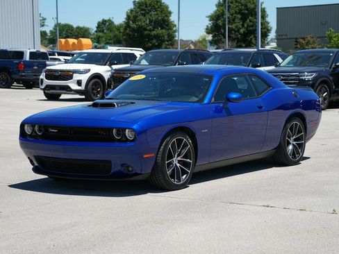 Used 2018 Dodge Challenger R/T RWD image 10