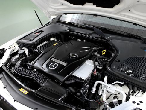 Used 2017 Mercedes-Benz E 300 4MATIC image 34