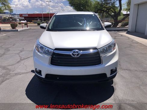 Used 2016 Toyota Highlander Plus AWD/4WD image 3