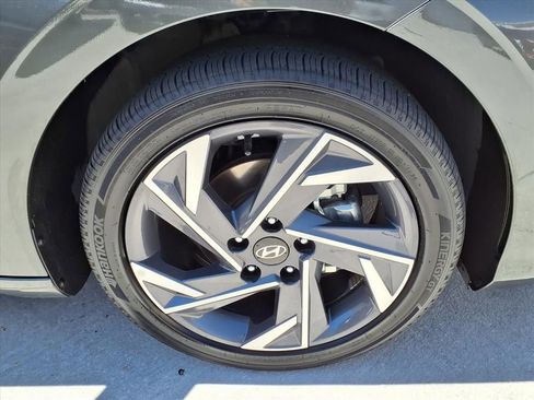 Used 2025 Hyundai Elantra Limited FWD image 7