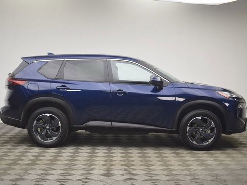Used 2024 Nissan Rogue SV image 13