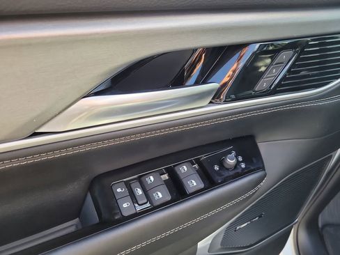 New 2026 Jeep Grand Wagoneer 4WD w/ Premium Group I image 21