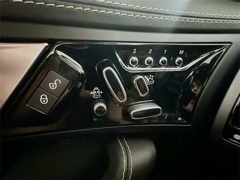 Used 2016 Jaguar F-TYPE R image 20