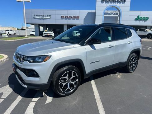 Used 2025 Jeep Compass Limited AWD/4WD image 1
