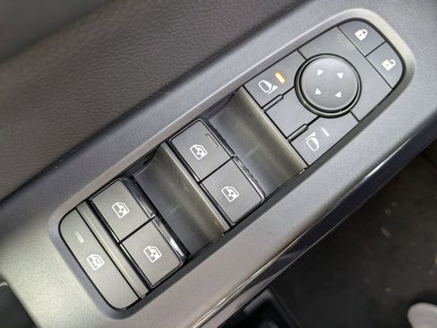 New 2025 Nissan Pathfinder SV w/ SV Premium Package image 24