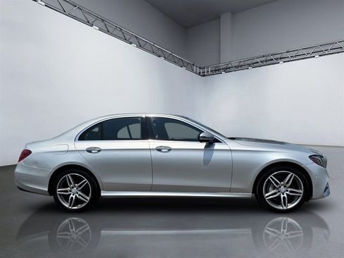 Used 2017 Mercedes-Benz E 300 4MATIC image 3