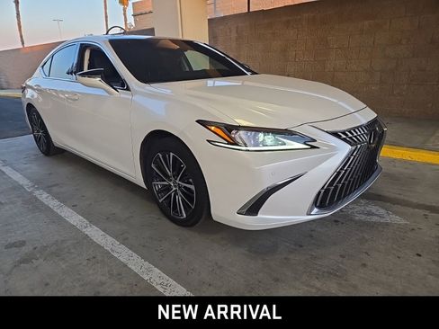 Used 2025 Lexus ES 350 w/ Premium Package FWD image 3