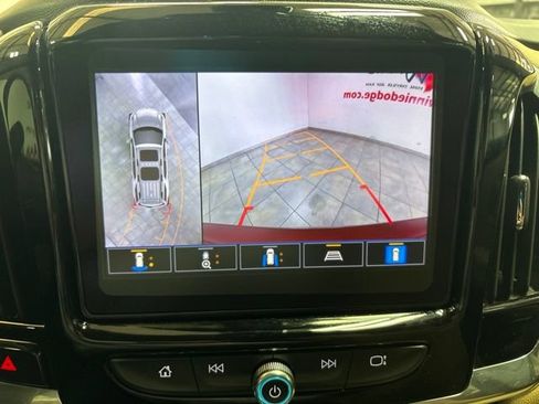 Used 2023 Chevrolet Traverse Premier FWD image 32