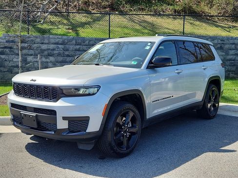 Used 2023 Jeep Grand Cherokee L Laredo image 1