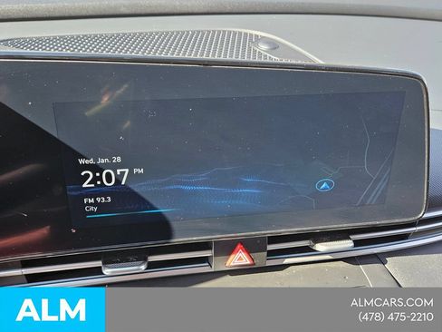 Used 2025 Hyundai Elantra SEL FWD image 21