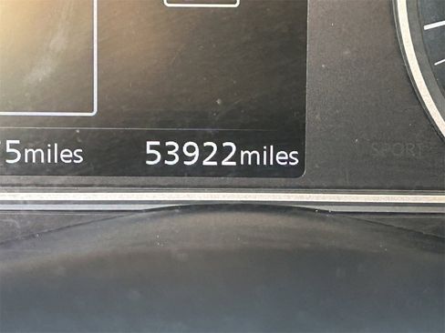 Certified 2018 Nissan Kicks SR image 9