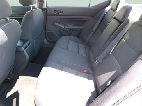 Used 2024 Nissan Altima 2.5 SV FWD image 10