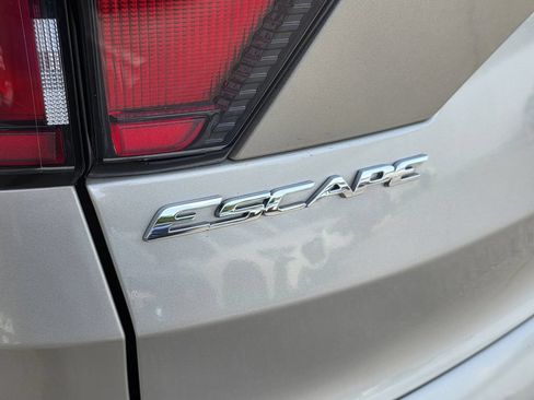 Used 2017 Ford Escape Titanium FWD image 8