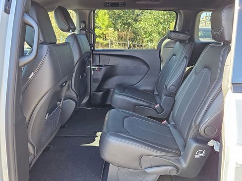 New 2026 Chrysler Pacifica Select w/ S Appearance Package image 11