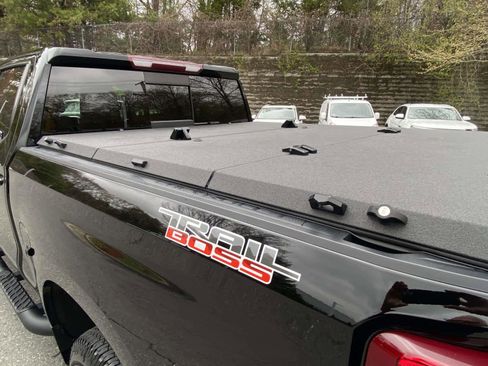 Used 2022 Chevrolet Silverado 1500 LT Trail Boss w/ Convenience Package II AWD/4WD image 11