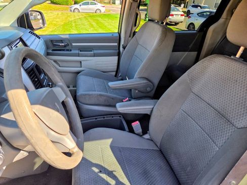 Used 2010 Dodge Grand Caravan SE FWD image 10