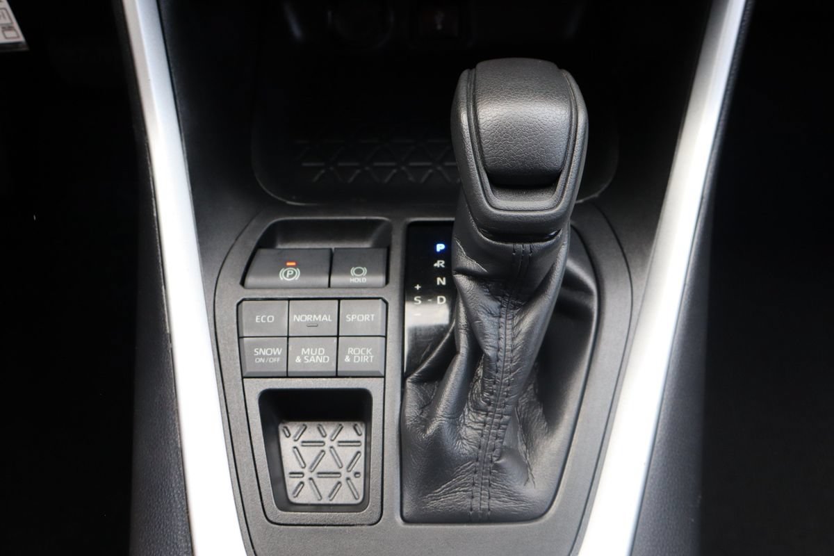 Used 2021 Toyota RAV4 LE w/ Carpet Mat Package (TMS) AWD/4WD image 36