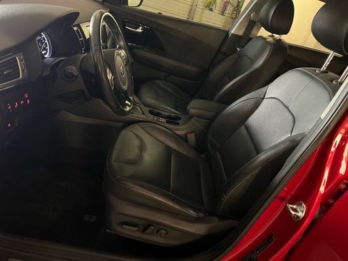 Used 2019 Kia Niro Touring FWD image 8