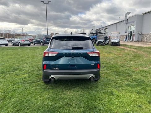 Used 2020 Ford Escape Titanium image 4