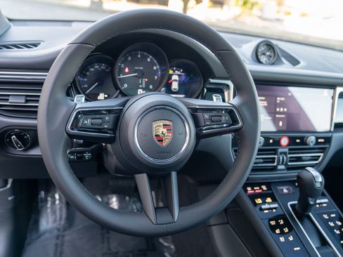 Certified 2026 Porsche Macan AWD/4WD image 14