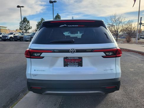 Used 2024 Toyota Grand Highlander Limited image 5