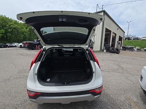 Used 2024 Kia Niro EX FWD image 18