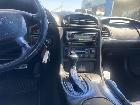 Used 2000 Chevrolet Corvette Coupe w/ Performance Handling Pkg RWD image 7