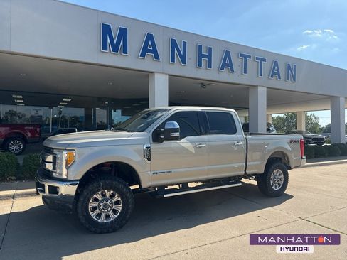 Used 2017 Ford F250 XLT w/ XLT Premium Package AWD/4WD image 1