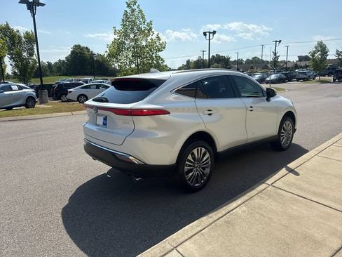 Used 2024 Toyota Venza XLE AWD/4WD image 4